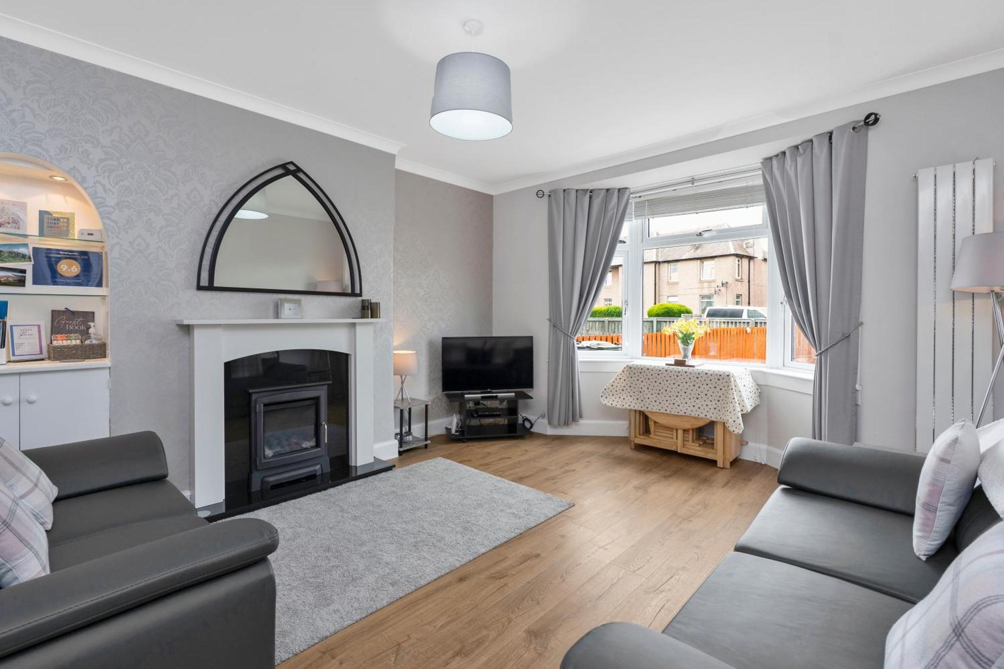 Crewe - Modern 2 Bedroom, Free Private Parking And Garden * Edinburgh